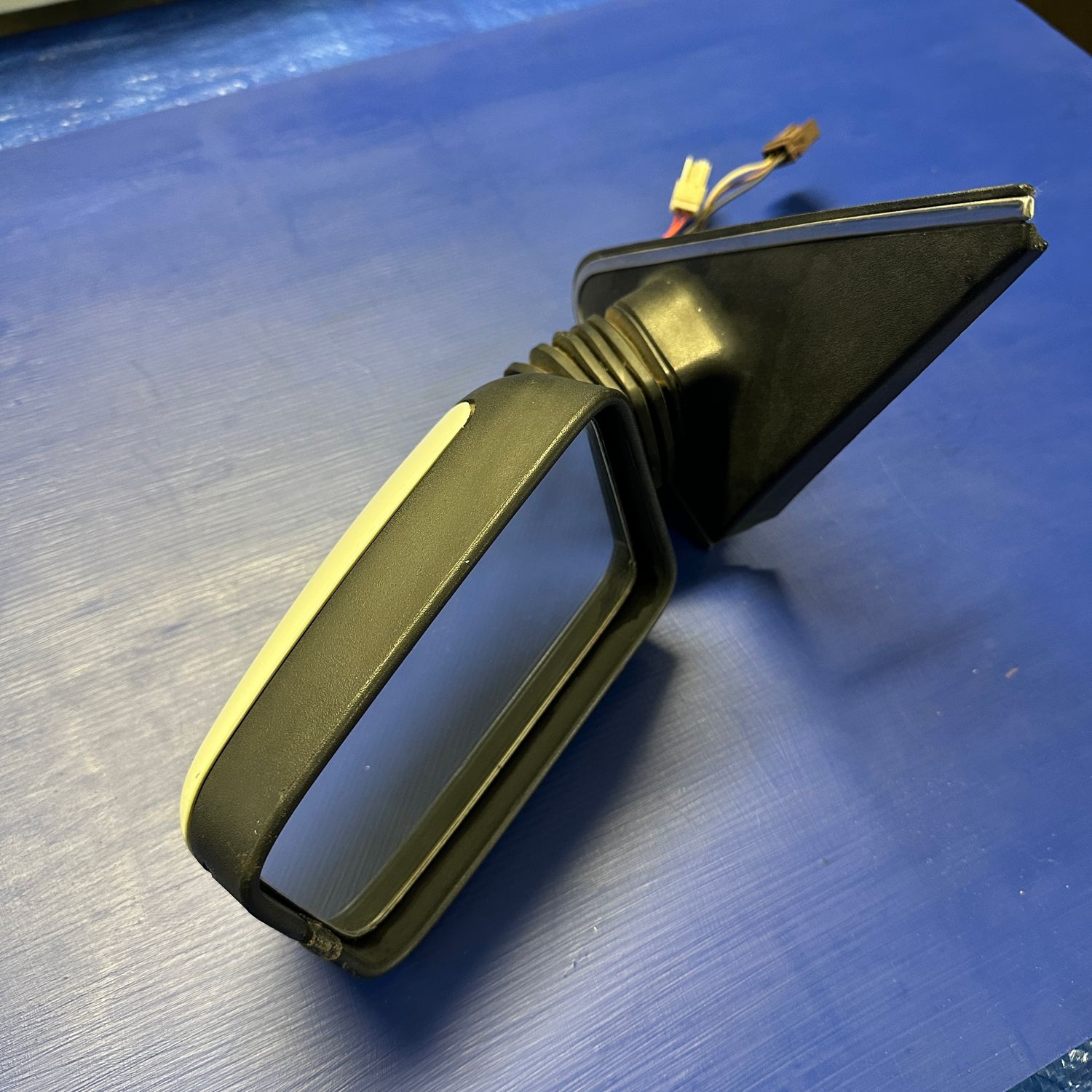 Peugeot 405 Left Door Mirror Assembly. used