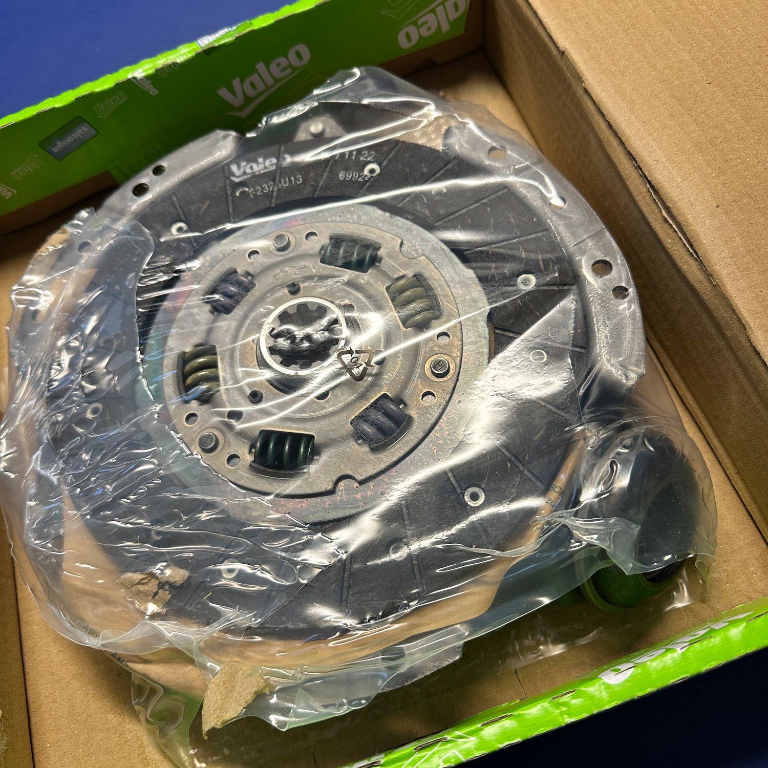 Peugeot 404 LATE, 504 PETROL, 505 EARLY Clutch Kit -  New Valeo