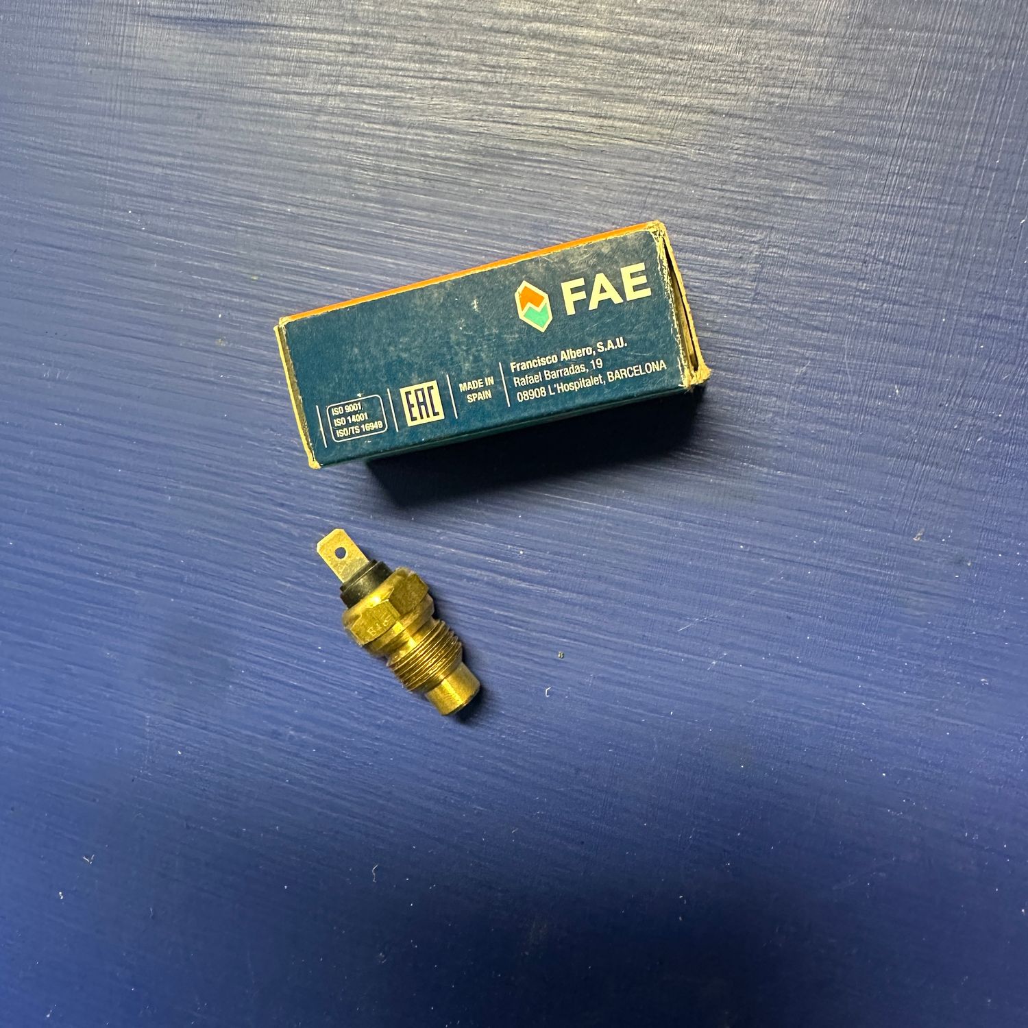 Peugeot 504 and 505 Temp. Sender Switch in water pump. new