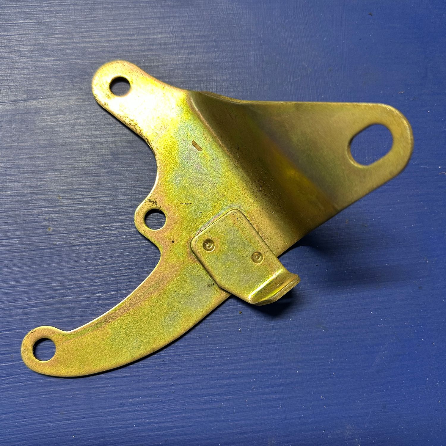 Peugeot 504 and 505 Wagon with manual Gearbox engine pipe mounting Bracket. new