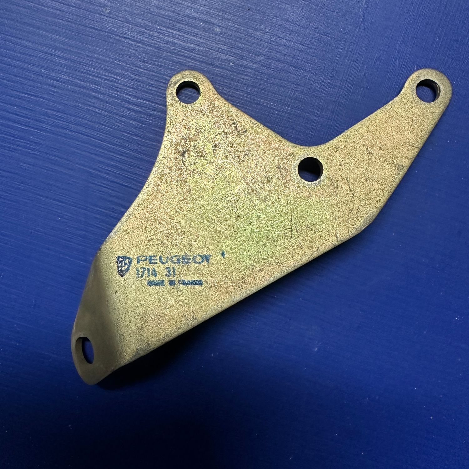 Peugeot 505 with ZF auto engine pipe Bracket. new
