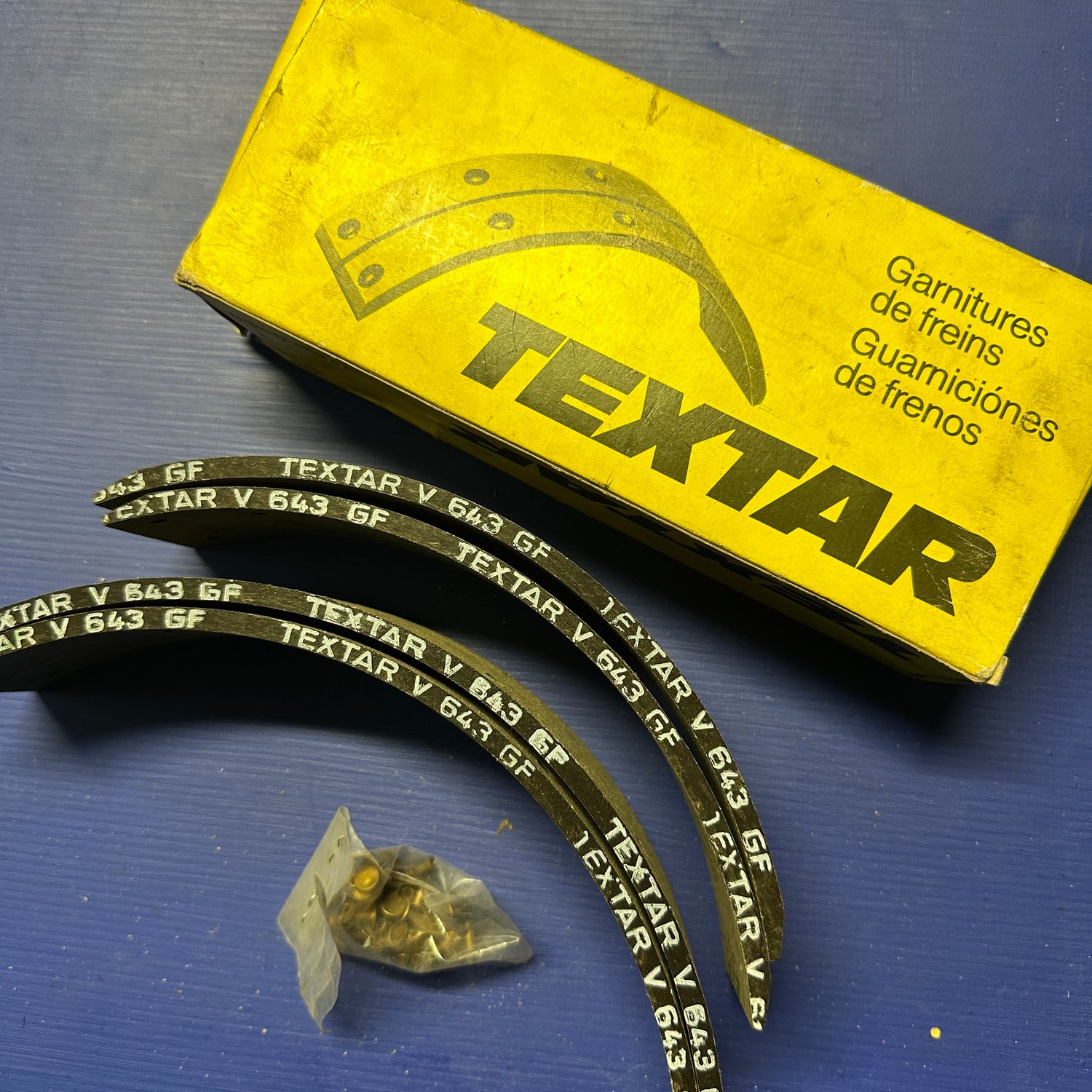 Peugeot 505 Wagon and 504 Ute. [pick up] Rear Brake Lining Set Textar. new