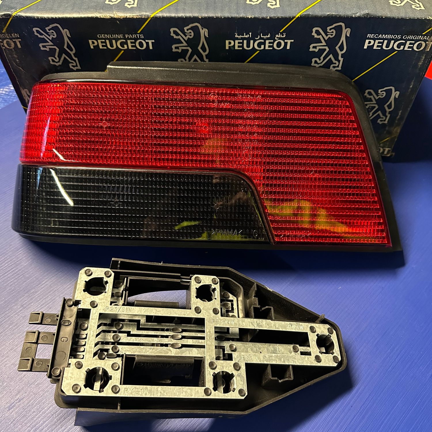 Late Peugeot 405 Left Taillight Assembly. near new