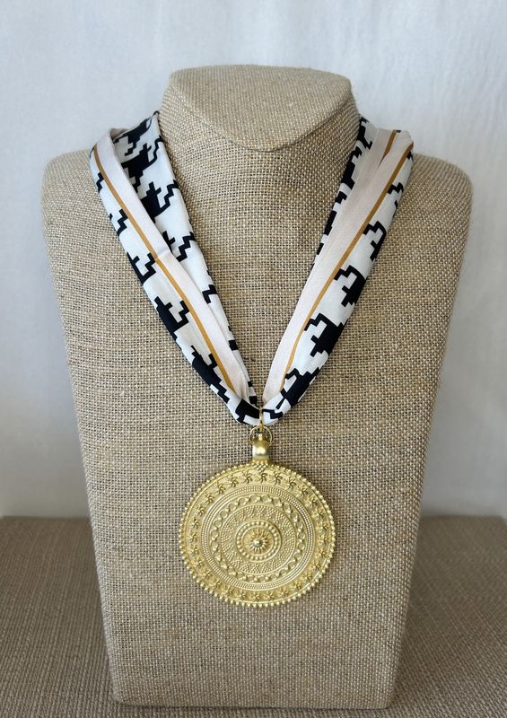 I Already Decided, Scarf Necklace