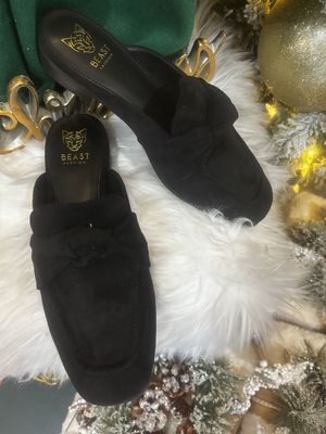 Right where she stands, Knot Mules