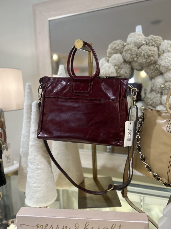 Medium Shelia In Winterberry