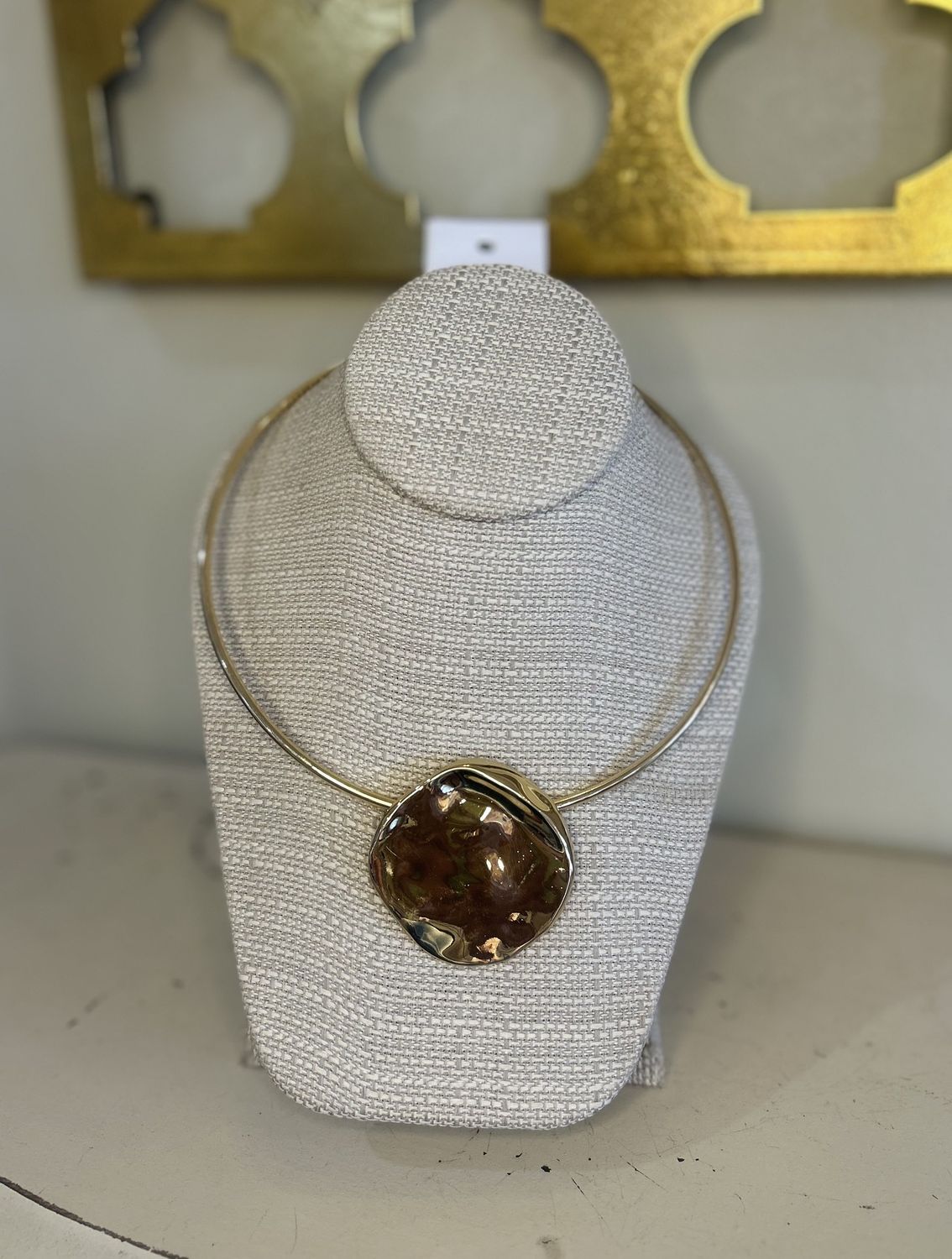 The Finished Look, Gold Choker