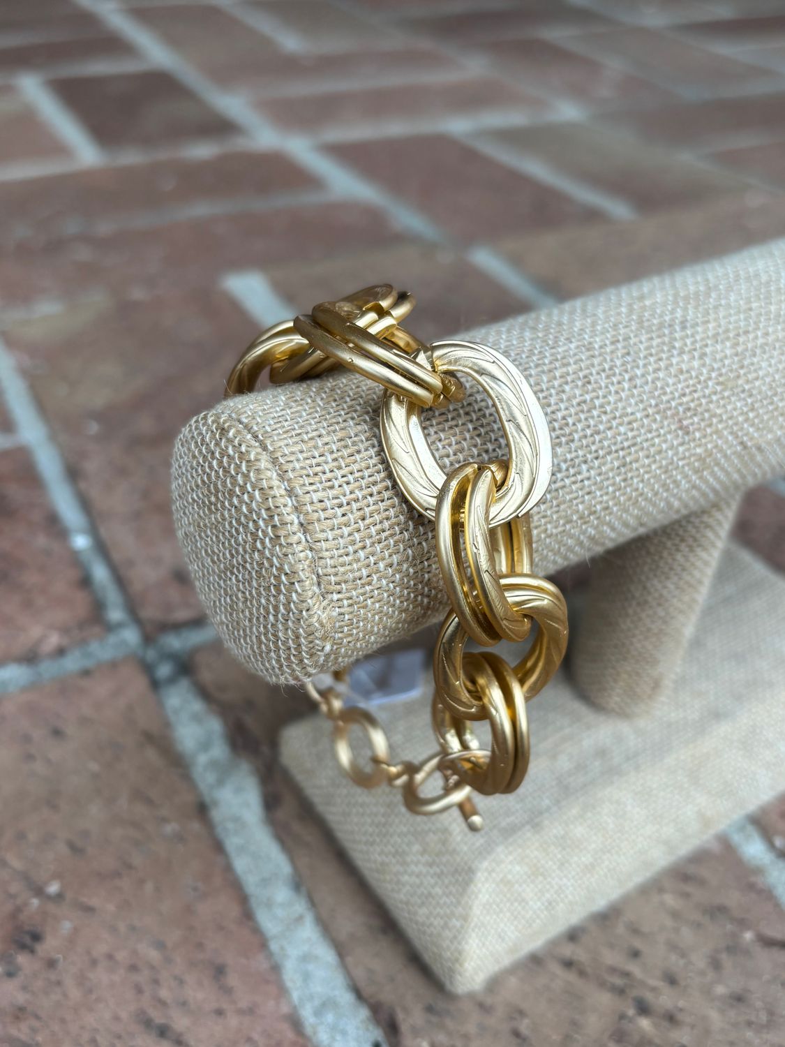 Linked in Luxury, Bracelet