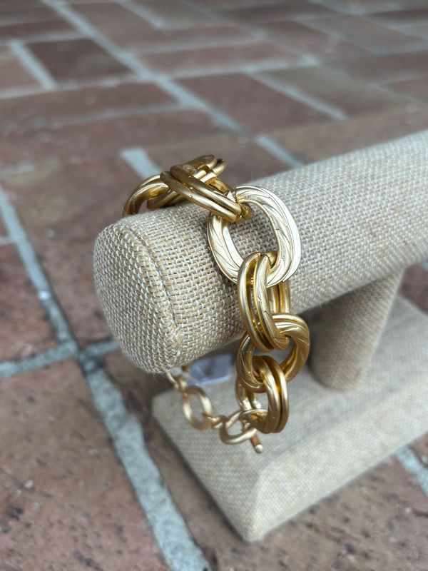 Linked in Luxury, Bracelet