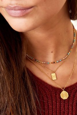 Gold-plated necklace with a small rectangular pendant engraved with a heart, perfect for a stylish and timeless look.
