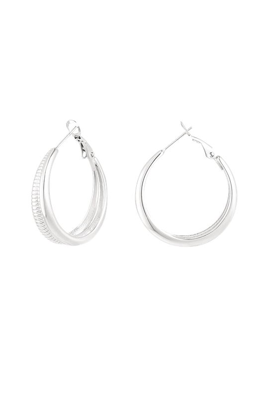 Snake structured silver earrings
