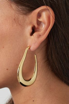 Asymmetrical big gold-colored earrings worn in the ear, made of gold-plated stainless steel with a modern design.