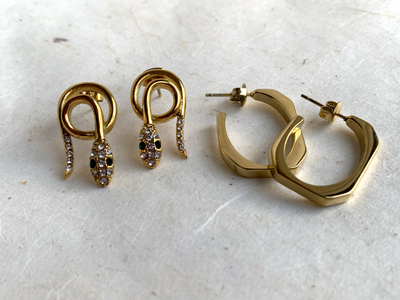 Studs earrings