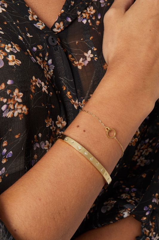 Stars Bangle Silver by Maison Maeva worn on wrist – refined stainless steel bracelet with star details, comfortable and stylish.