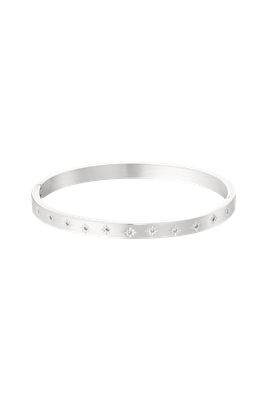 Stars Bangle Silver by Maison Maeva – Stainless steel bracelet with star details, durable and lightweight.

