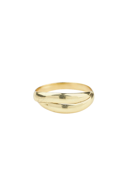 XZOTA strong together ring – Handmade brass ring, gold-plated, featuring two bands folded over each other, a minimalist and elegant design. Made in Bali.
