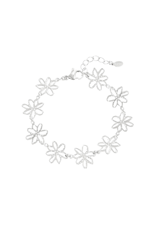 Flower Party Bracelet by Maison Maeva – Stainless steel bracelet with flower-shaped details, silver and lightweight.

