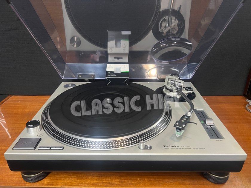 TECHNICS SL-1200 MK2 TURNTABLE
