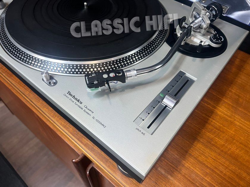TECHNICS SL-1200 MK2 TURNTABLE
