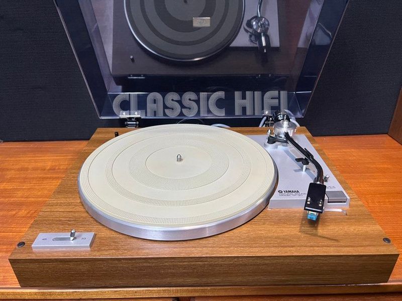 Yamaha YP-211 Turntable | Classic HiFi