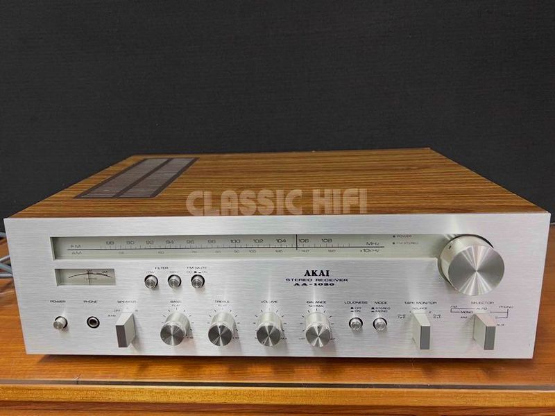 AKAI AM-1020