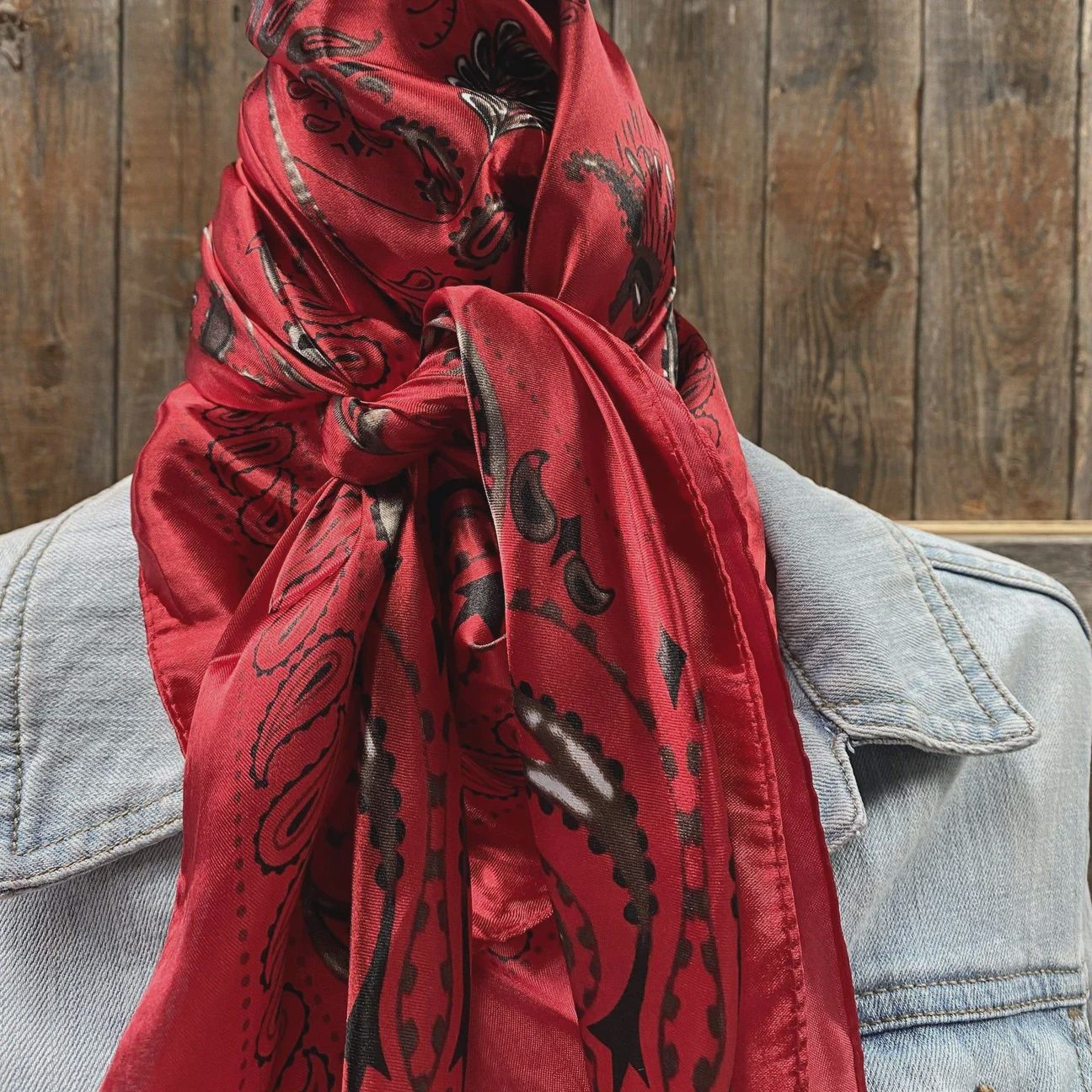 35x35 Red &amp; black paisley wild rag