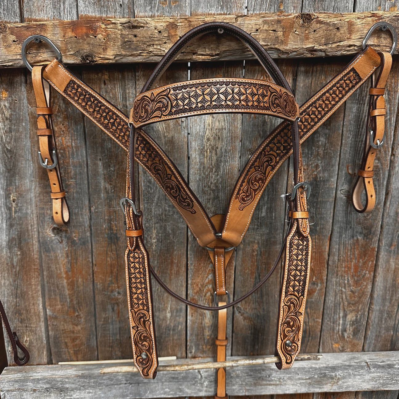 Light oil honeycombn headstall/breastcollat tack set