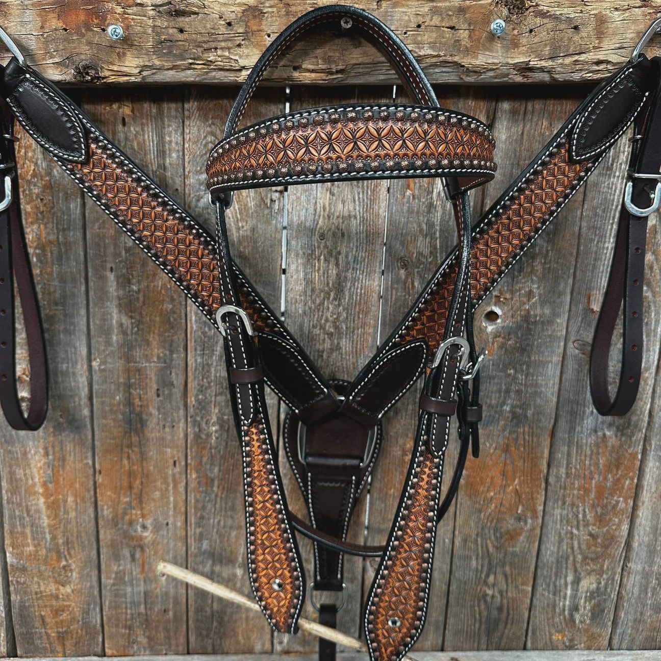 Two tone honeycomb browband/one ear tack set