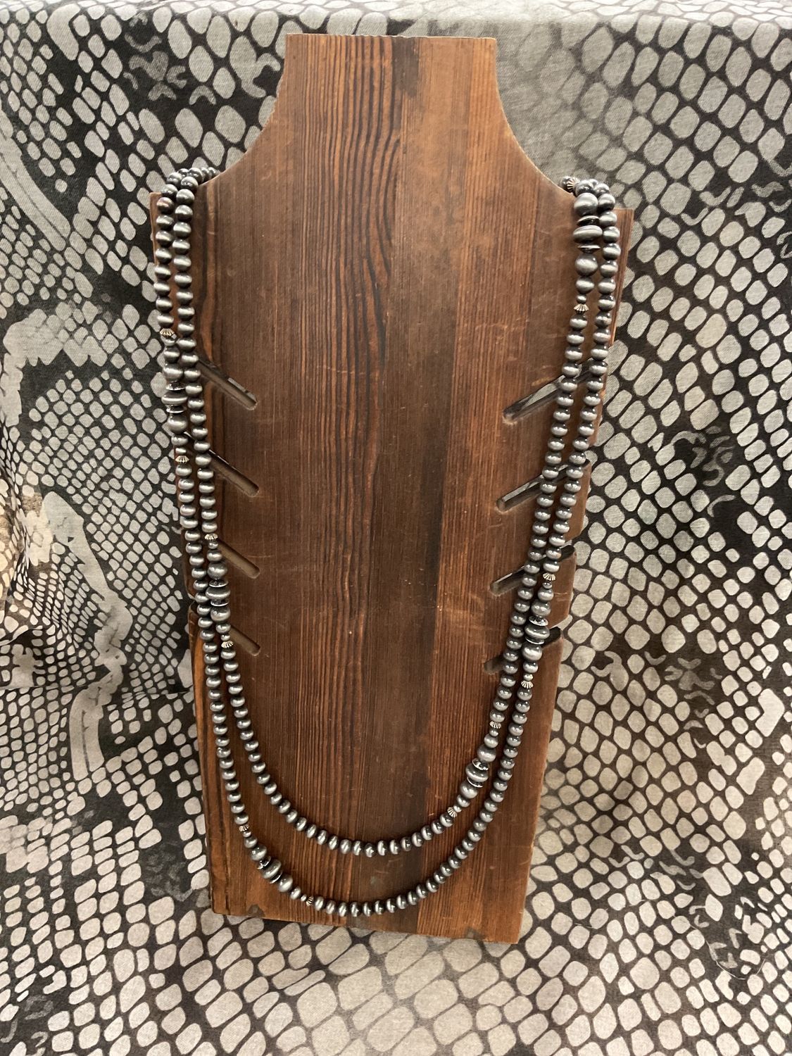 Danity faux navajo pearl neck