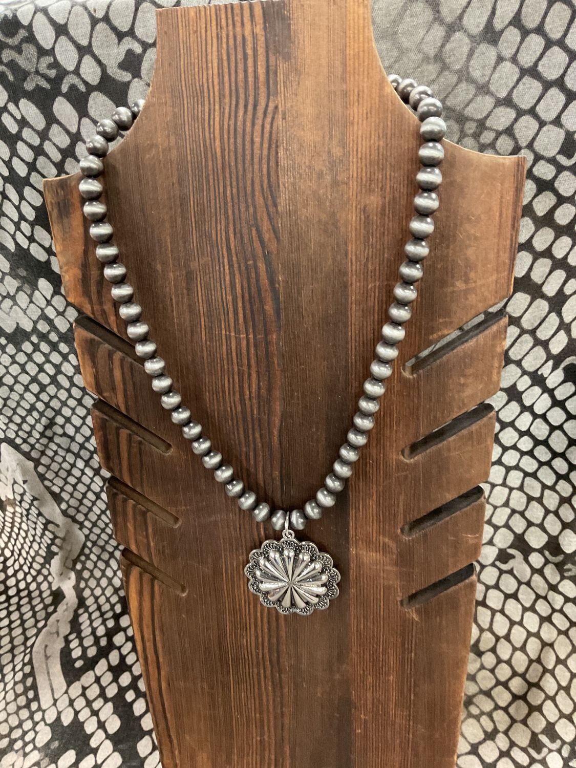 Navajo pearls beads w/flower