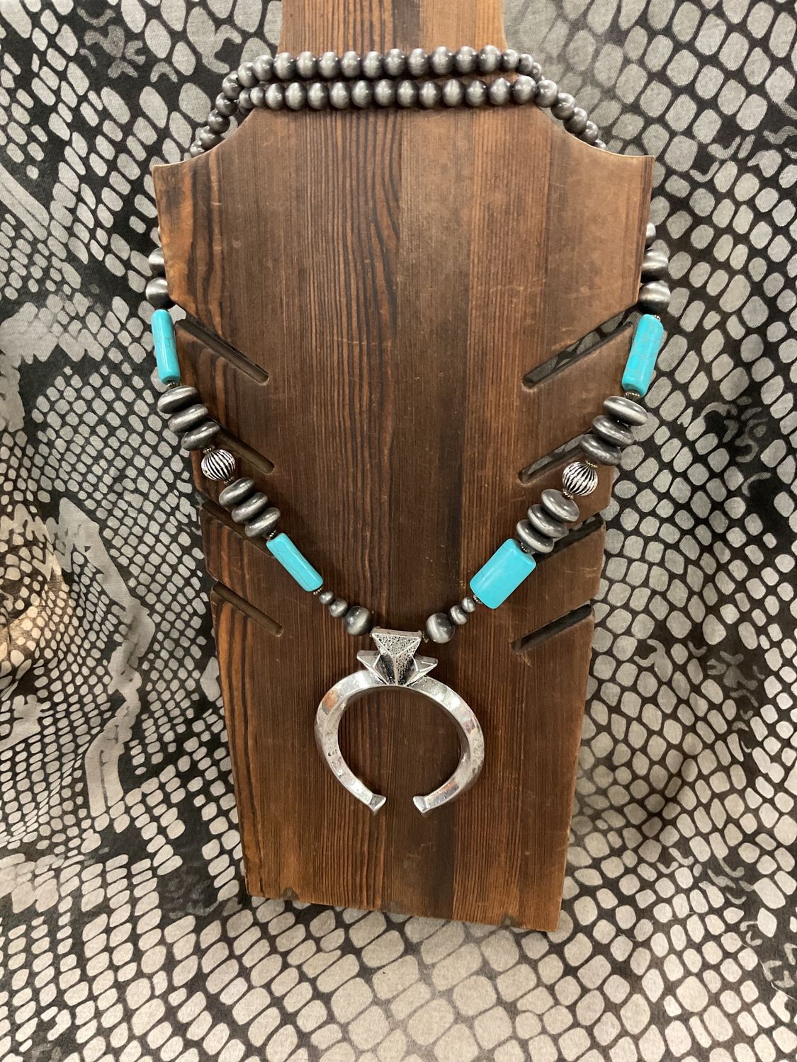 Faux navajo pearl turq necklace