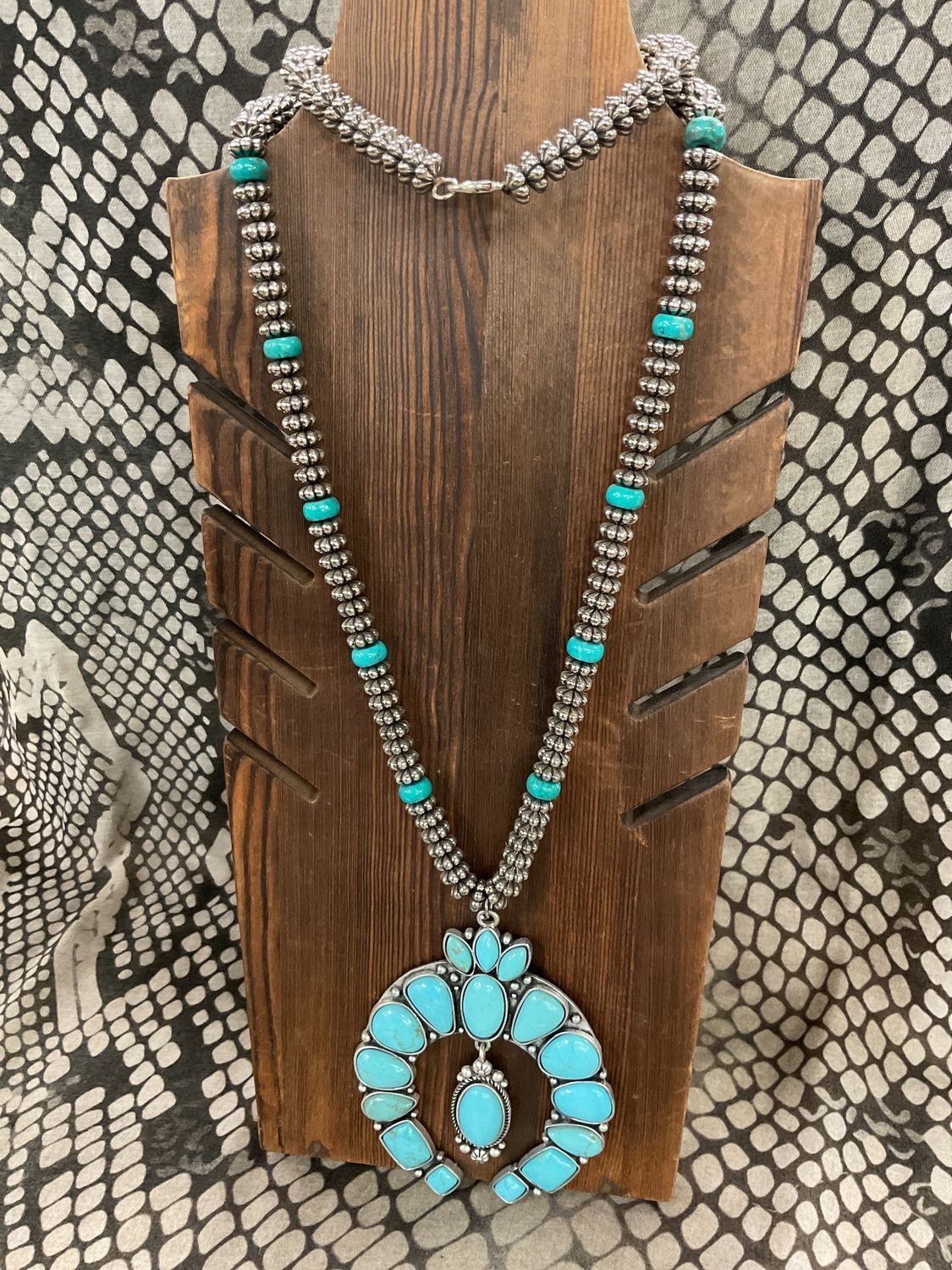 TQ STONE SQUASH NECKLACE 32&quot;