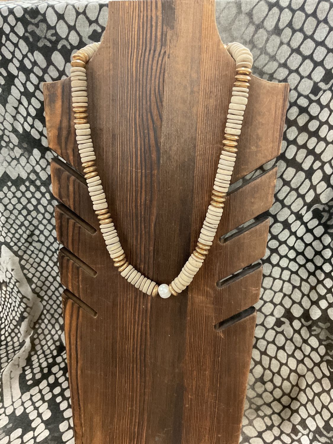 WOOD METAL BEADED PEARLNACKLACE