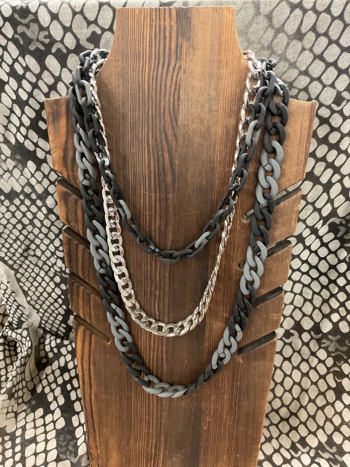 STATEMENT NECKLACE