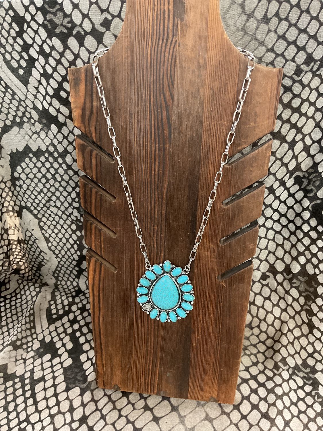TQ DROP STONE NECKLACE