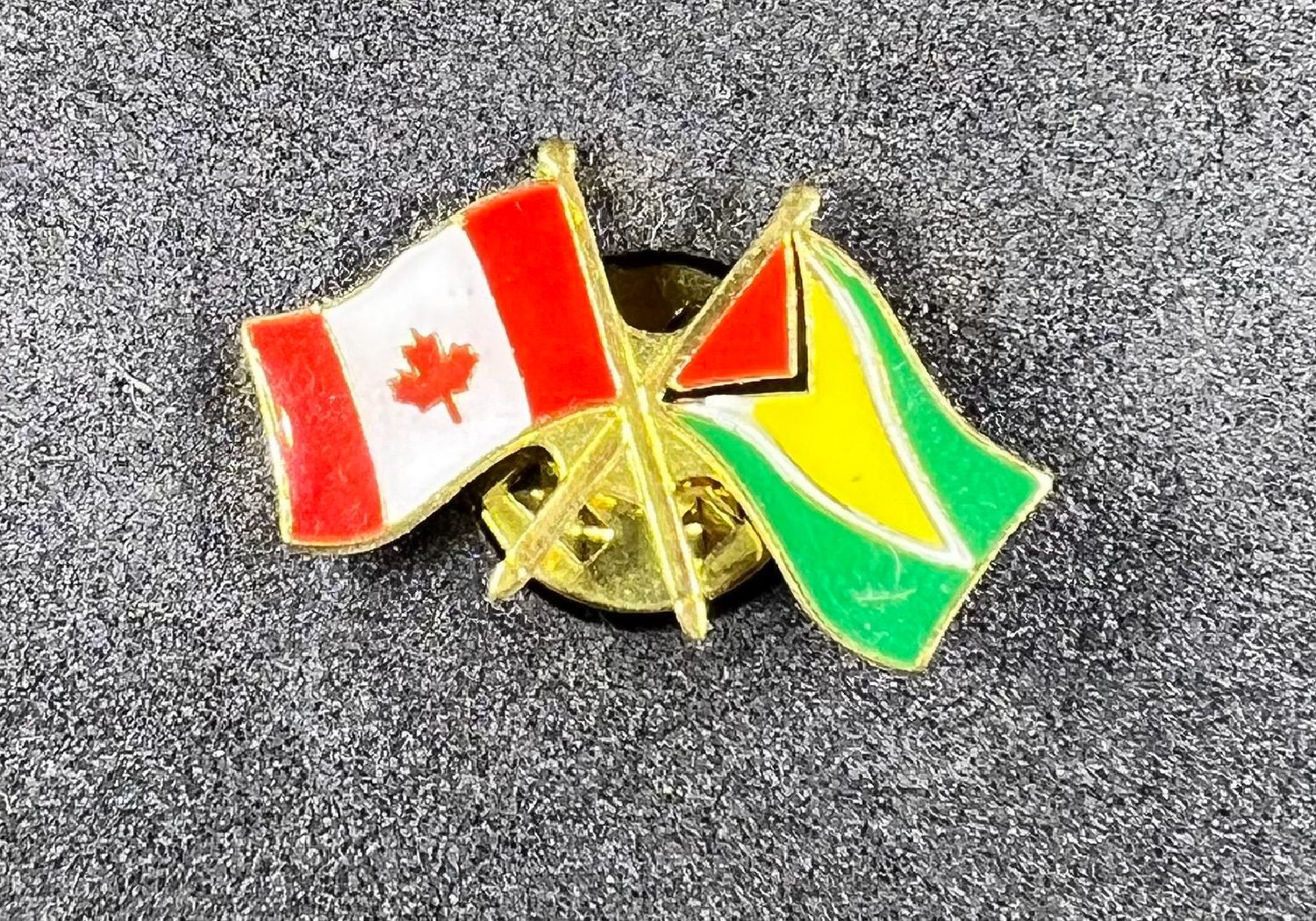 Canada/Guyana cross pin