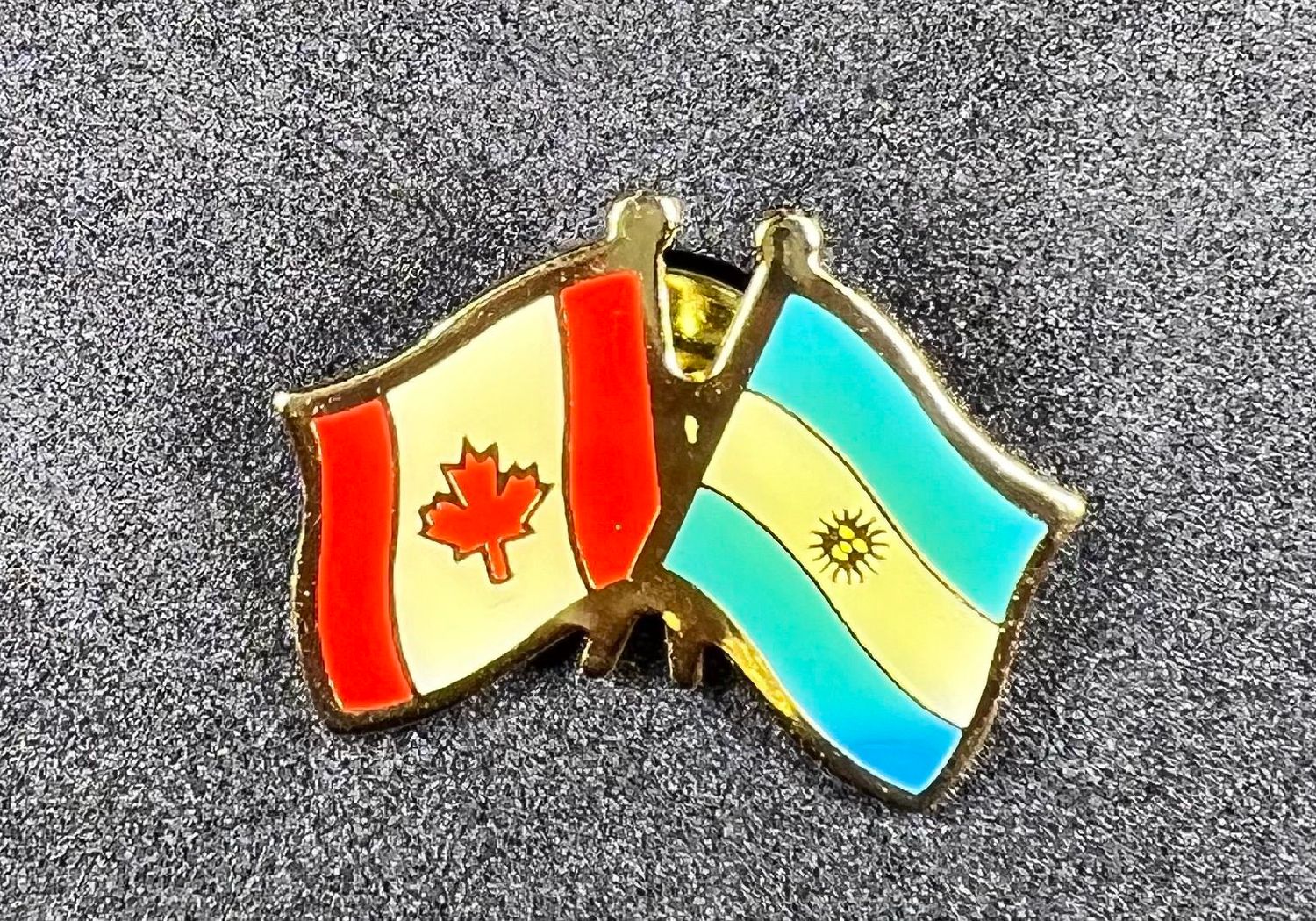 Canada/Argentina cross pin