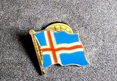 Iceland pin