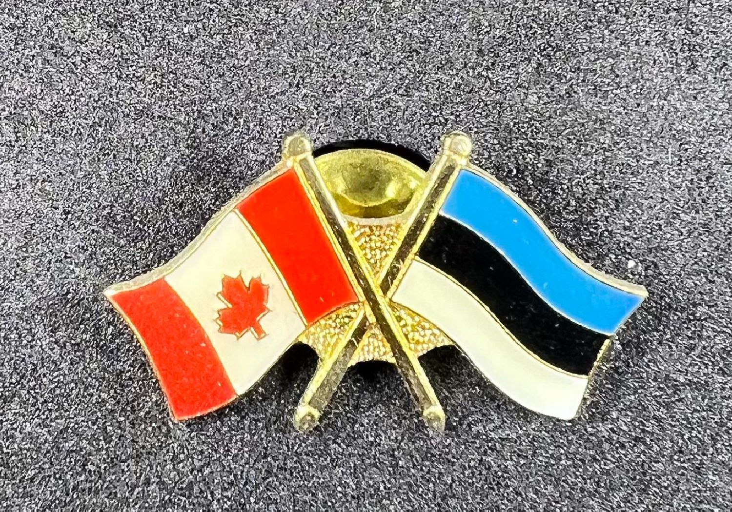 Canada/Estonia cross pin