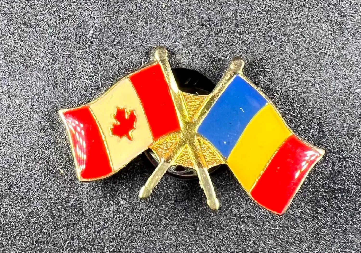 Canada/ Romania cross pin