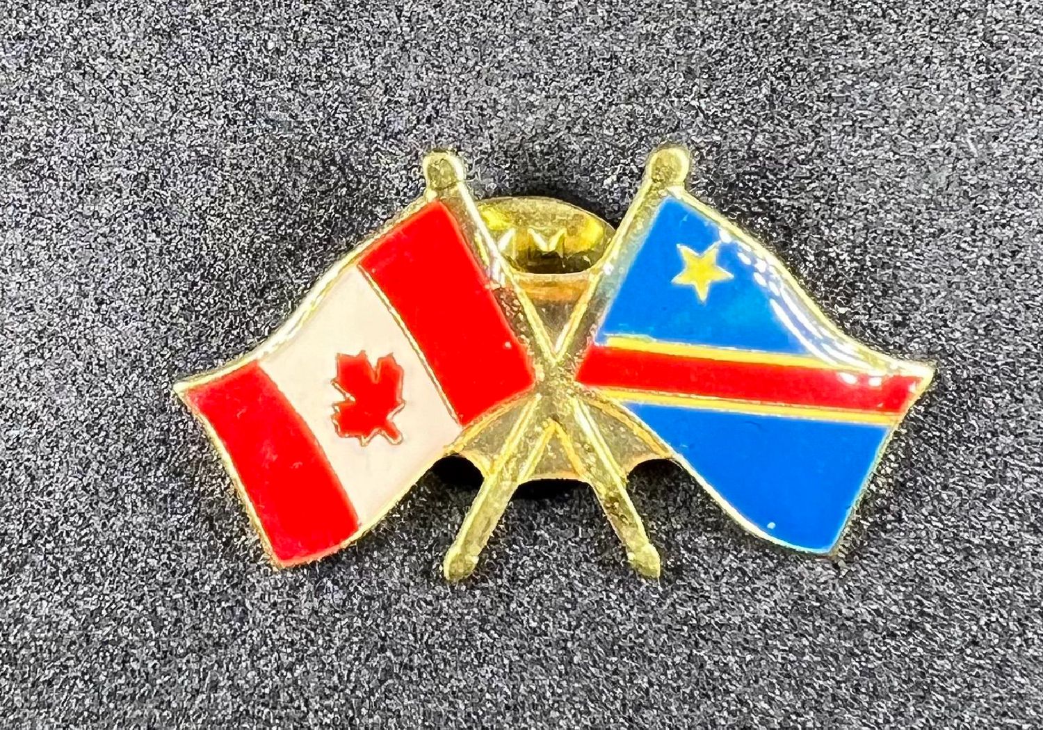 Canada/ Congo Kinshasa cross pin