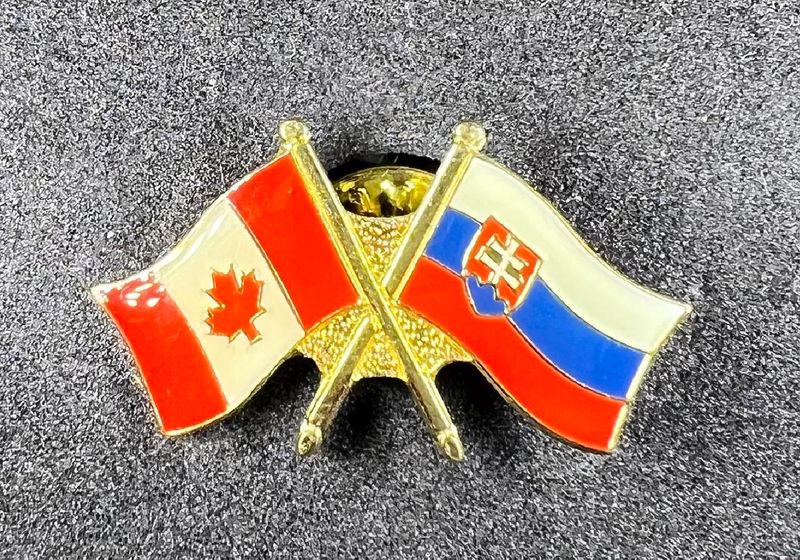 Canada/ Slovakia cross pin