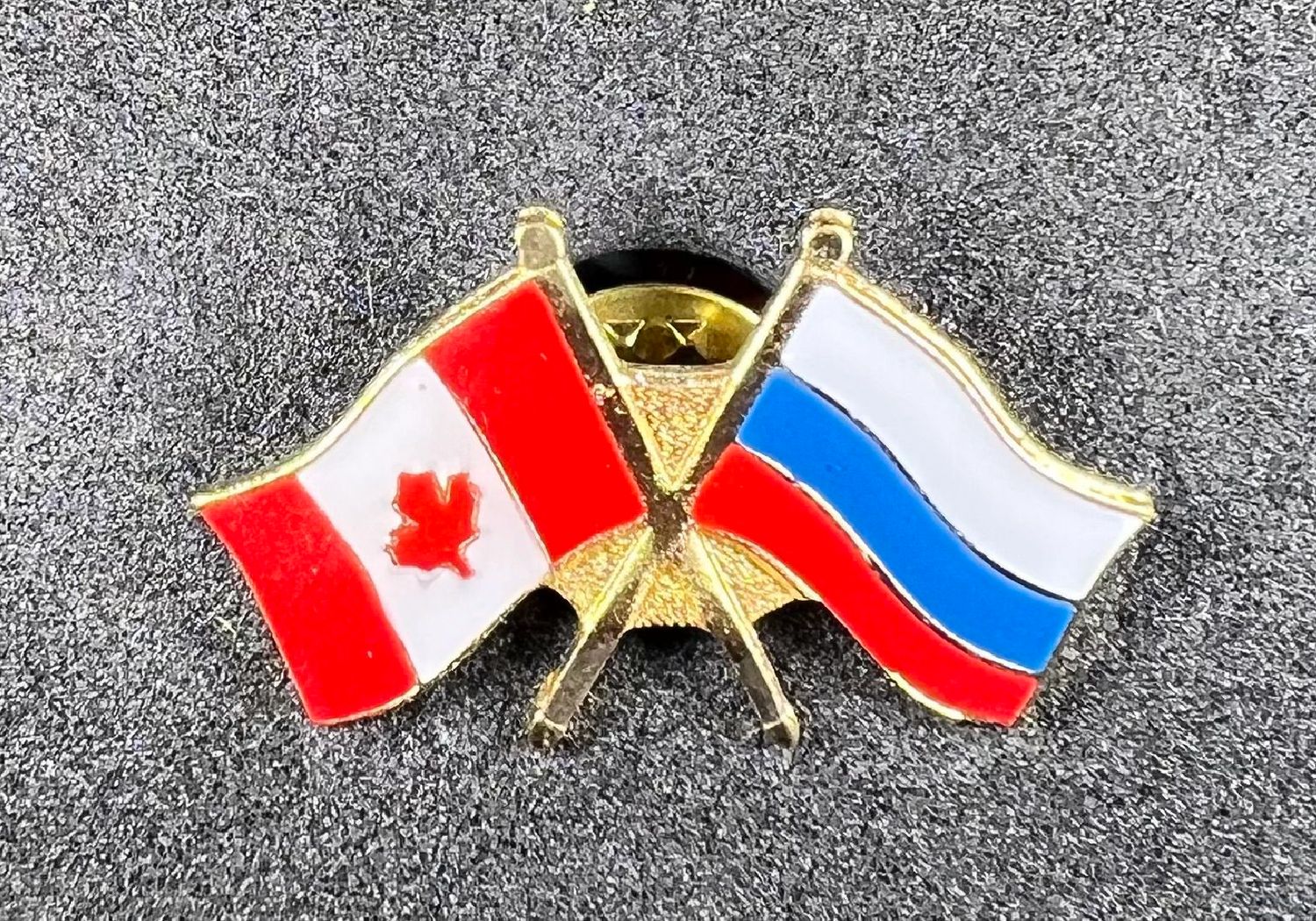 Canada/Russia cross pin