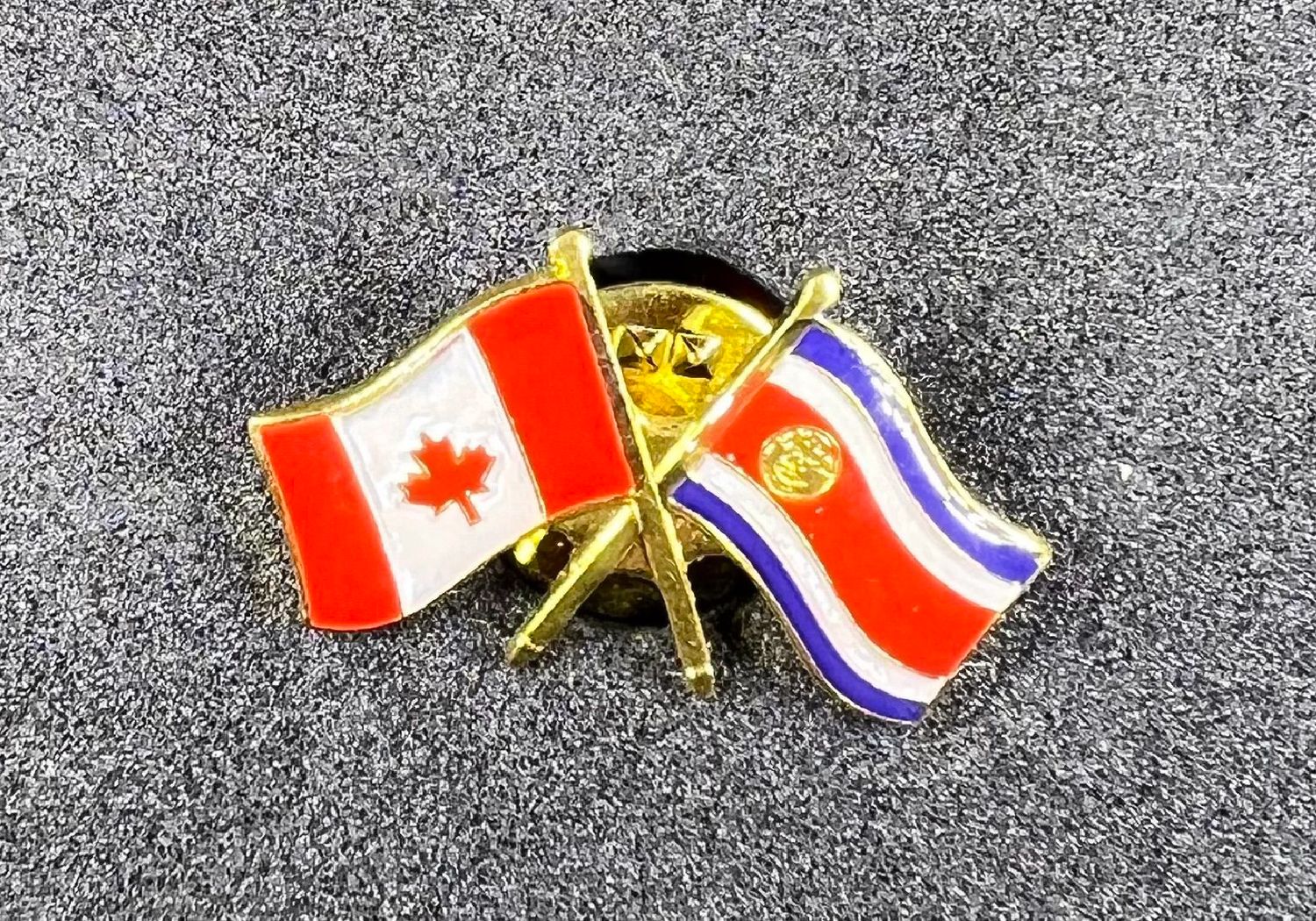 Canada/ Costa Rica cross pin