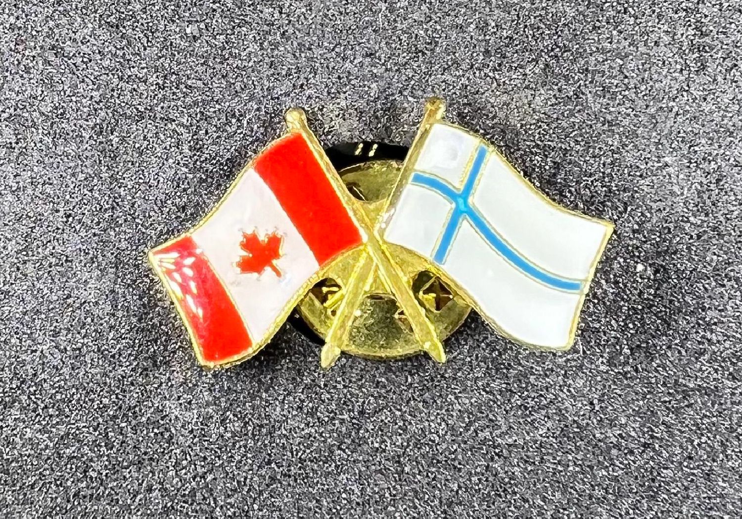 Canada/Finland cross pin