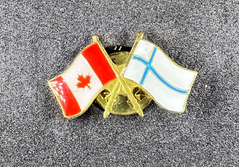 Canada/Finland cross pin
