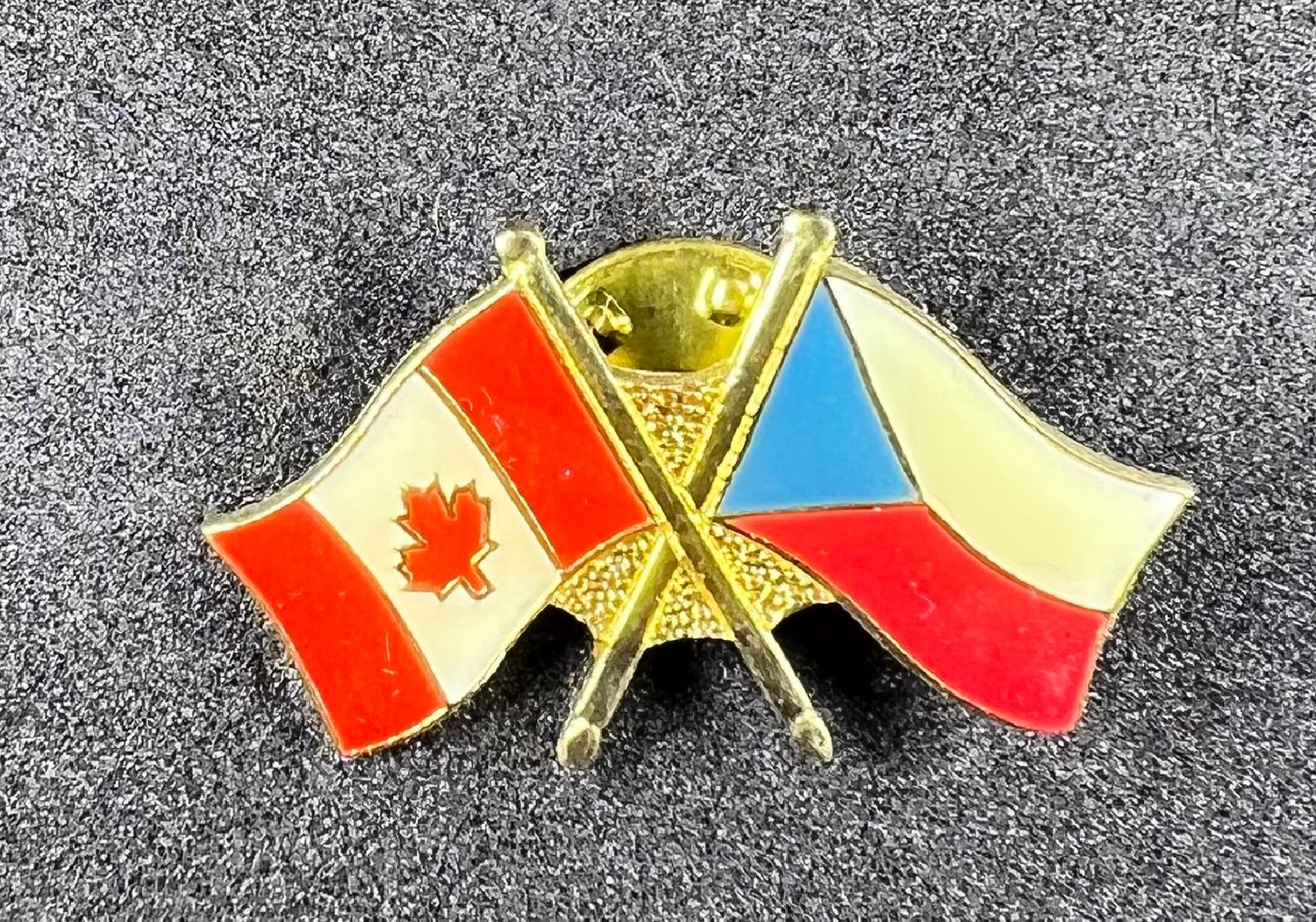 Canada/Czech Republic cross pin
