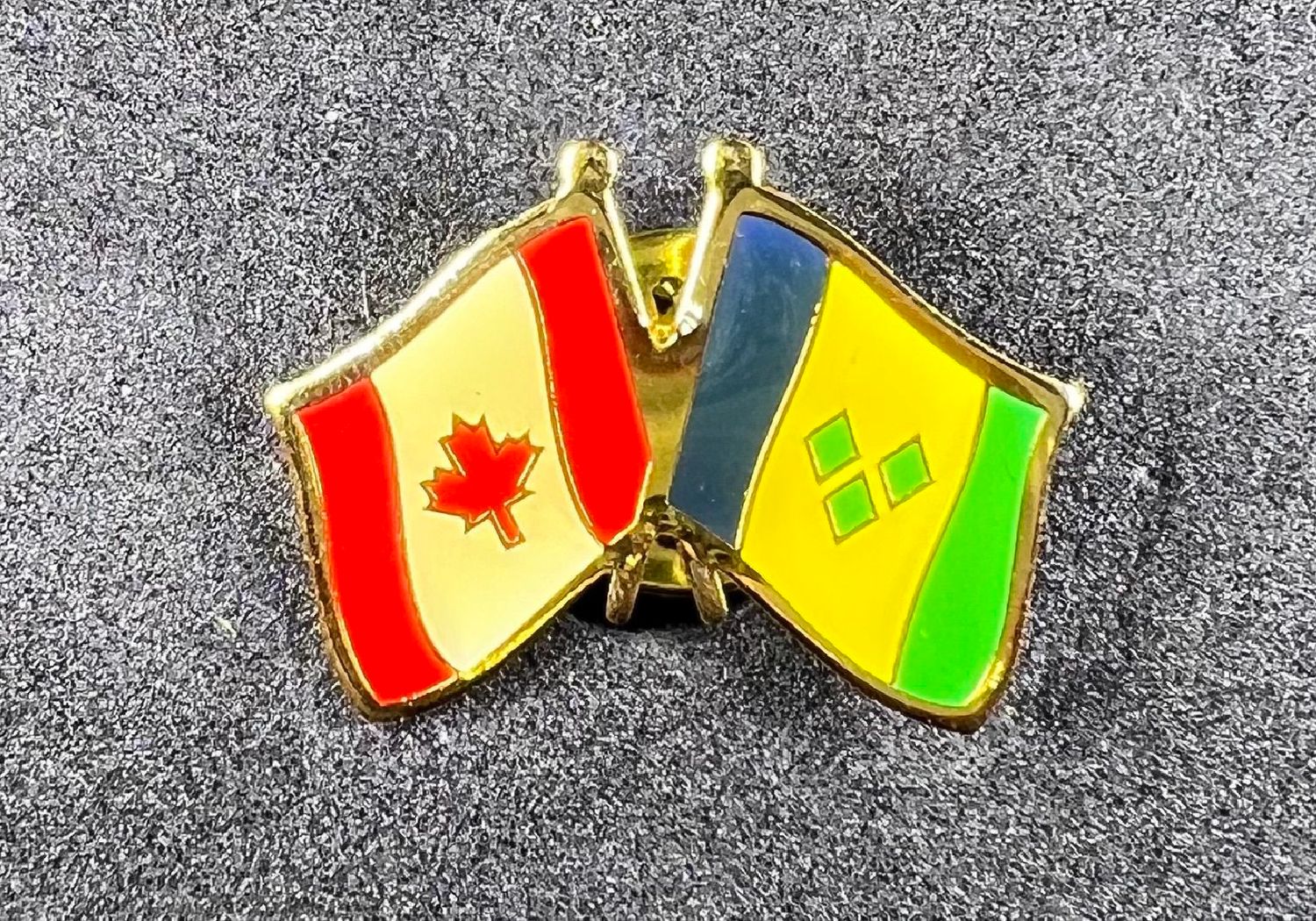 Canada/ Saint Vincent and the Grenadines cross pin