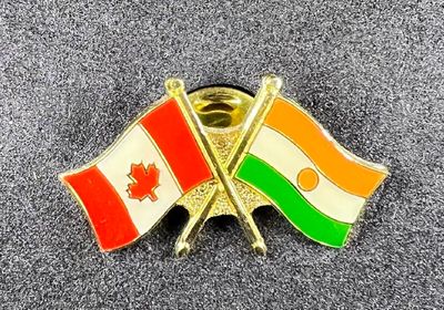 Canada/ Niger cross pin