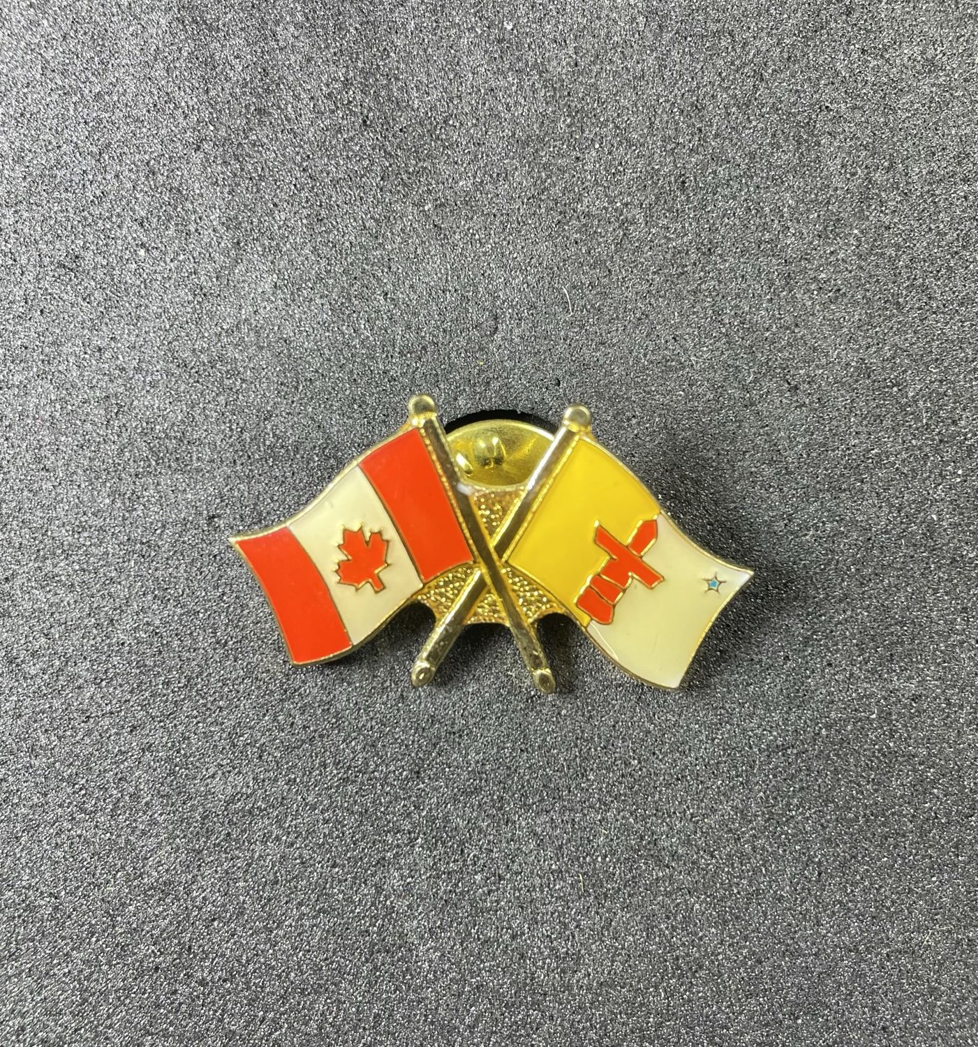 Canada/ Nunavut cross pin